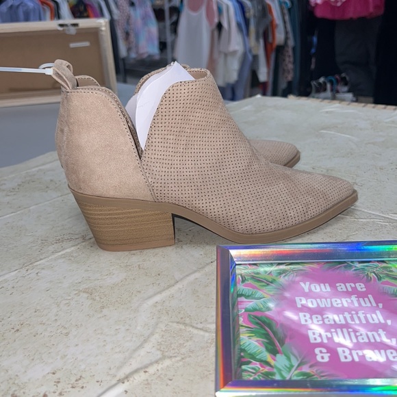 Woman Boots 👢♥️many sizes available - Picture 4 of 6